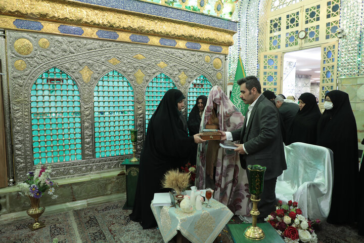 تصاویر/ خطبه عقد زوج جوان در حرم مطهر امامزاده موسی مبرقع(ع) قم جاری شد