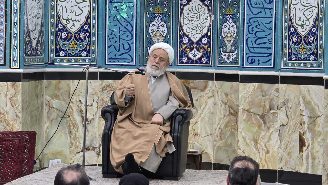 ذکر امیرالمؤمنین علی(ع) عبادت است و ثمره آن بهشت/ ایمان و عمل صالح محور نجات انسان است