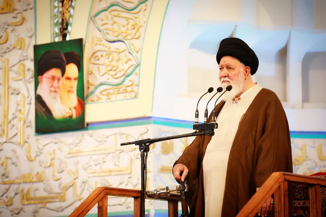 حل مشکلات معیشتی و تقویت امید اجتماعی وظیفه مسئولان و مجلس است