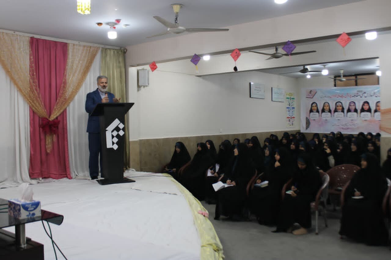 ایرانی وفد کا جامعۃ المصطفیٰ کراچی شعبۂ طالبات کا دورہ؛ قرآن سے عملی وابستگی، فرد اور معاشرے کی اصلاح کے لیے ناگزیر: وفد کا نشست سے خطاب