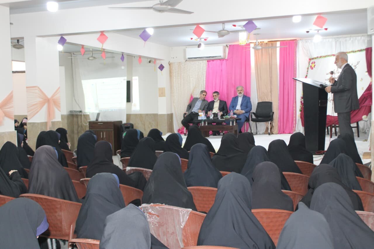 ایرانی وفد کا جامعۃ المصطفیٰ کراچی شعبۂ طالبات کا دورہ؛ قرآن سے عملی وابستگی، فرد اور معاشرے کی اصلاح کے لیے ناگزیر: وفد کا نشست سے خطاب