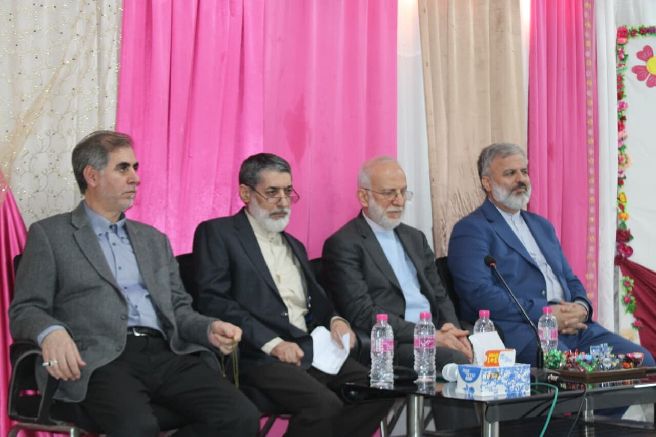 ایرانی وفد کا جامعۃ المصطفیٰ کراچی شعبۂ طالبات کا دورہ؛ قرآن سے عملی وابستگی، فرد اور معاشرے کی اصلاح کے لیے ناگزیر: وفد کا نشست سے خطاب