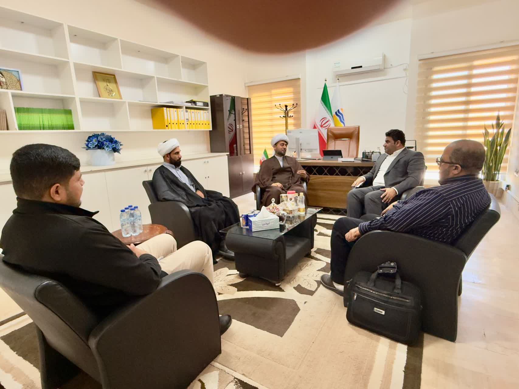 دیدار معاون تبلیغ و امور فرهنگی حوزه‌ علمیه استان هرمزگان با عضو هیئت‌مدیره منطقه آزاد قشم