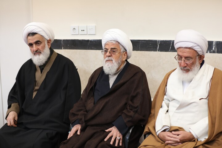 تصاویر/ مراسم عمامه گذاری طلاب توسط آیت الله العظمی مکارم شیرازی