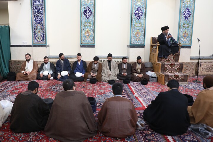 تصاویر/ مراسم عمامه گذاری طلاب توسط آیت الله العظمی مکارم شیرازی