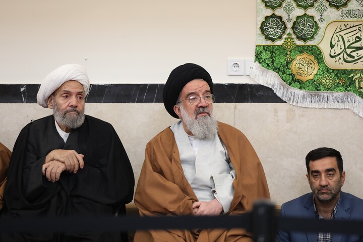 تصاویر/ مراسم عمامه گذاری طلاب توسط آیت الله العظمی مکارم شیرازی