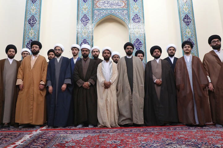 تصاویر/ مراسم عمامه گذاری طلاب توسط آیت الله العظمی مکارم شیرازی