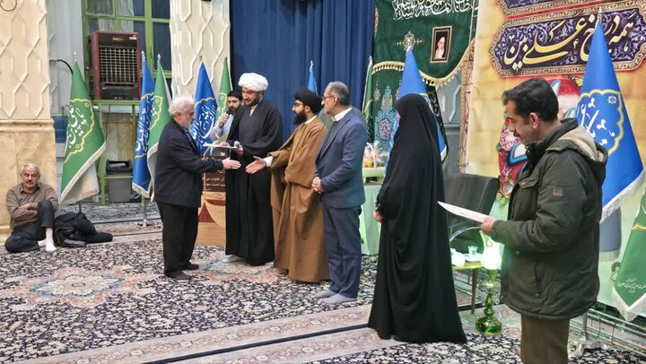 تصاویر/ تکریم پدران شهدا و آیین ملبس شدن خدام در حرم امامزاده صالح(ع)