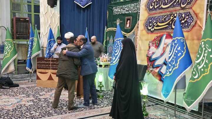 تصاویر/ تکریم پدران شهدا و آیین ملبس شدن خدام در حرم امامزاده صالح(ع)