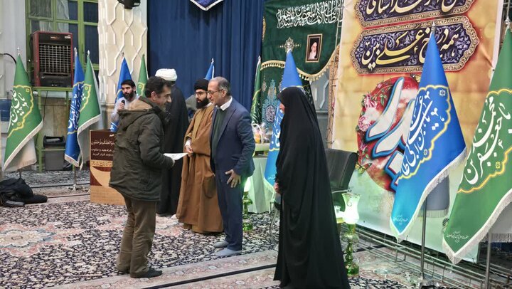 تصاویر/ تکریم پدران شهدا و آیین ملبس شدن خدام در حرم امامزاده صالح(ع)