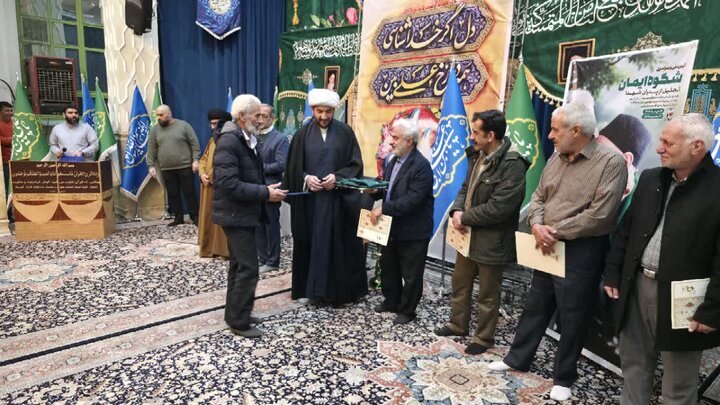 تصاویر/ تکریم پدران شهدا و آیین ملبس شدن خدام در حرم امامزاده صالح(ع)