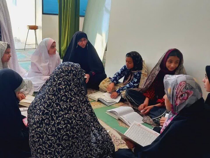 تصاویر| آغاز تبلیغ و آموزش طلاب مدرسه علمیه فاطمه‌الزهرا(س) در مراسم اعتکاف خوسف