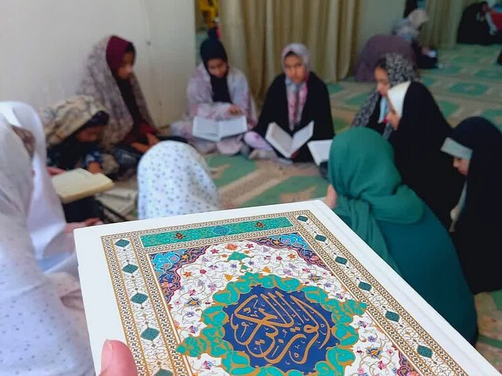 تصاویر| آغاز تبلیغ و آموزش طلاب مدرسه علمیه فاطمه‌الزهرا(س) در مراسم اعتکاف خوسف