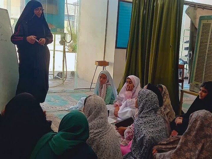 تصاویر| آغاز تبلیغ و آموزش طلاب مدرسه علمیه فاطمه‌الزهرا(س) در مراسم اعتکاف خوسف