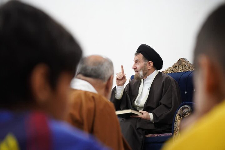 تصاویر/حضور نماینده ولی فقیه در لرستان در جمع معتکفان در برخی مساجد خرم آباد