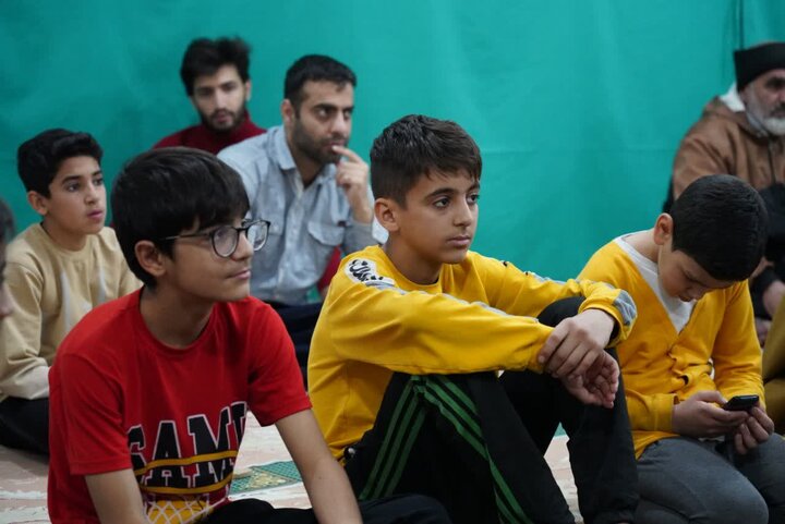 تصاویر/حضور نماینده ولی فقیه در لرستان در جمع معتکفان در برخی مساجد خرم آباد