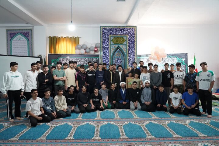 تصاویر/حضور نماینده ولی فقیه در لرستان در جمع معتکفان در برخی مساجد خرم آباد