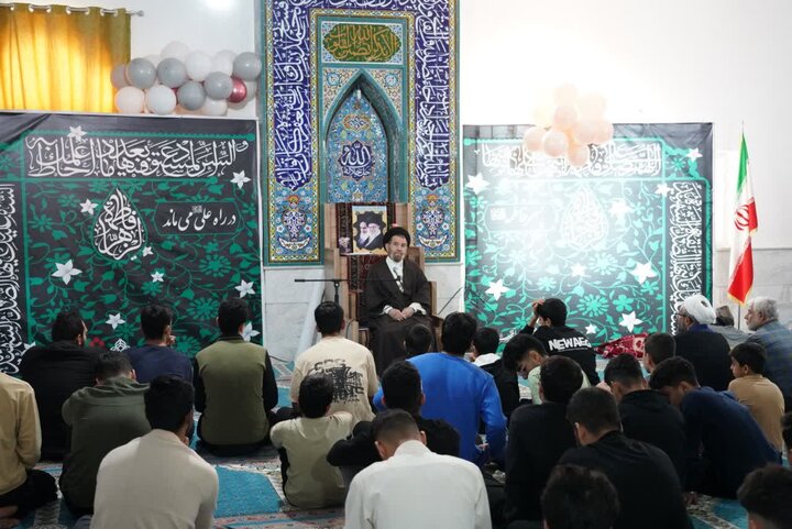 تصاویر/حضور نماینده ولی فقیه در لرستان در جمع معتکفان در برخی مساجد خرم آباد