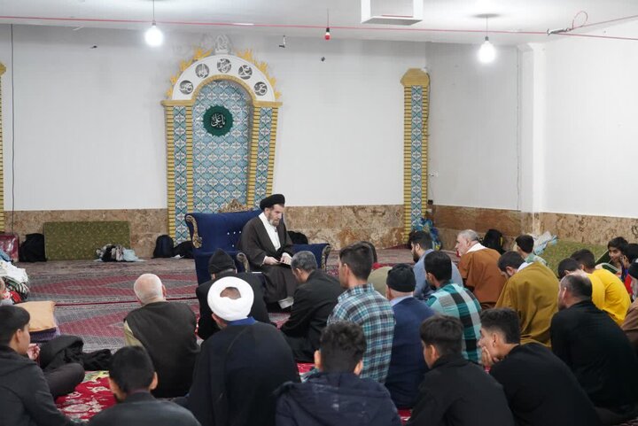 تصاویر/حضور نماینده ولی فقیه در لرستان در جمع معتکفان در برخی مساجد خرم آباد