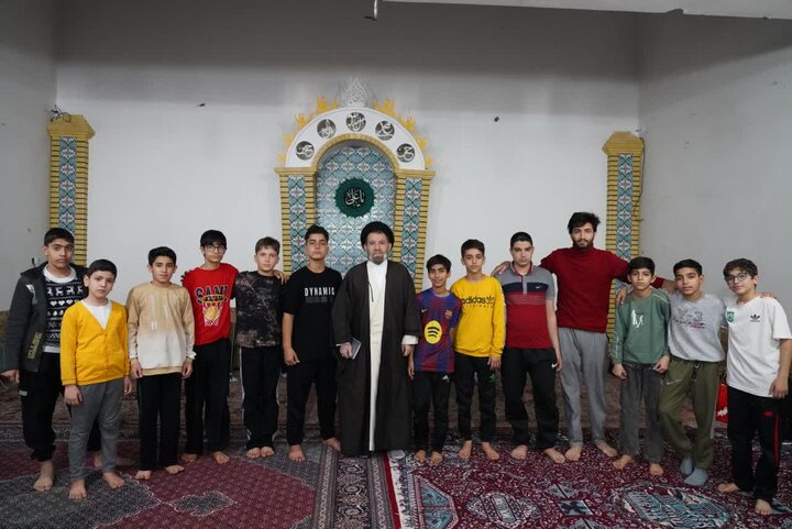 تصاویر/حضور نماینده ولی فقیه در لرستان در جمع معتکفان در برخی مساجد خرم آباد