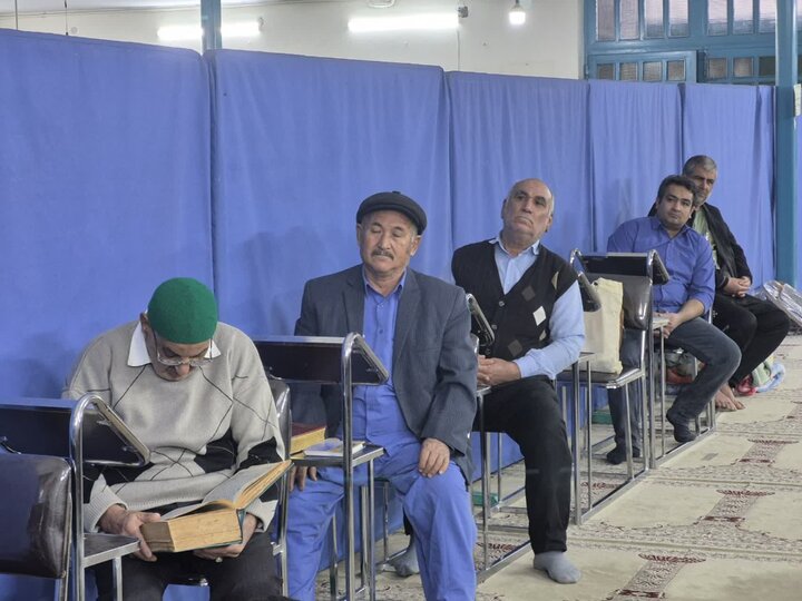 تصاویر/ حضور امام جمعه پاکدشت در جمع معتکفین