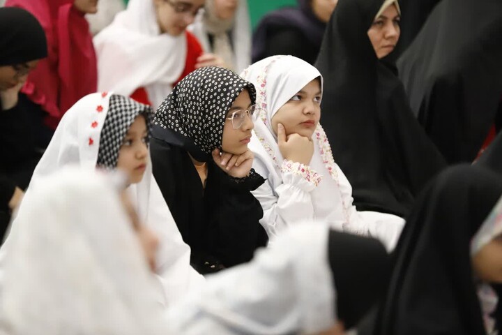 حضور پرشور دانش‌آموزان مهستانی در اعتکاف دانش‌آموزی دختران مسجد الغدیر