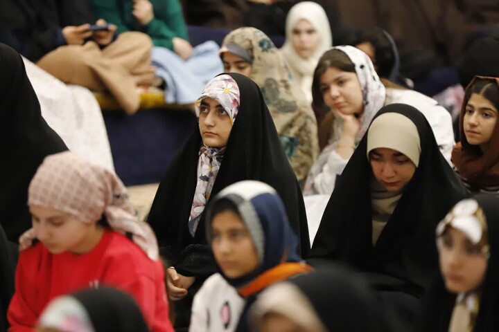 حضور پرشور دانش‌آموزان مهستانی در اعتکاف دانش‌آموزی دختران مسجد الغدیر