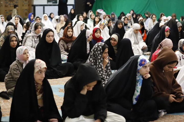 حضور پرشور دانش‌آموزان مهستانی در اعتکاف دانش‌آموزی دختران مسجد الغدیر
