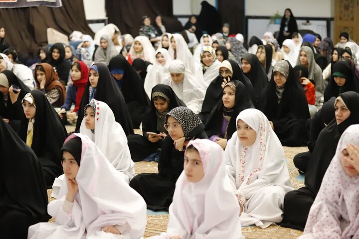 حضور پرشور دانش‌آموزان مهستانی در اعتکاف دانش‌آموزی دختران مسجد الغدیر