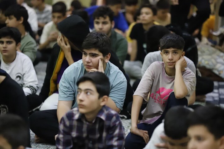 حضور پرشور دانش‌آموزان مهستانی در اعتکاف دانش‌آموزی پسران مسجد جامع ولی‌عصر(عج)