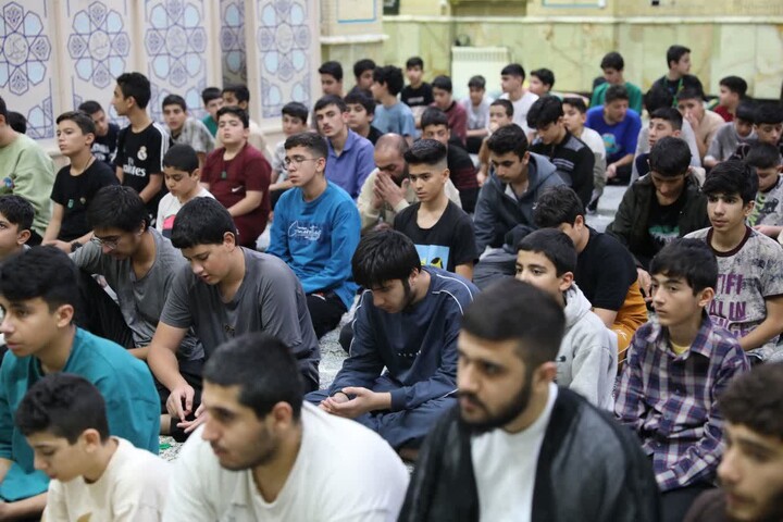 حضور پرشور دانش‌آموزان مهستانی در اعتکاف دانش‌آموزی پسران مسجد جامع ولی‌عصر(عج)