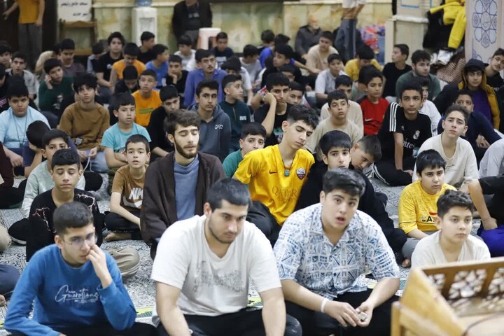 حضور پرشور دانش‌آموزان مهستانی در اعتکاف دانش‌آموزی پسران مسجد جامع ولی‌عصر(عج)