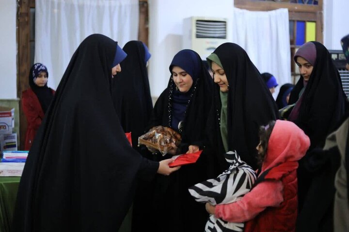 شور معنوی ۶۰۰ دانش‌آموز دختر رشتی در اعتکاف مصلی بزرگ شهر