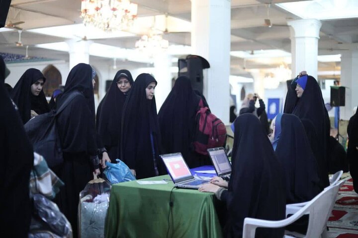 شور معنوی ۶۰۰ دانش‌آموز دختر رشتی در اعتکاف مصلی بزرگ شهر