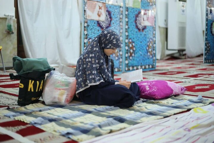 شور معنوی ۶۰۰ دانش‌آموز دختر رشتی در اعتکاف مصلی بزرگ شهر