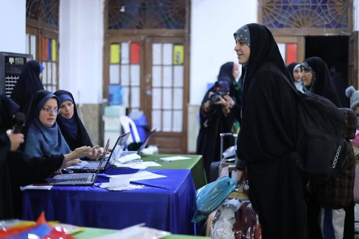 شور معنوی ۶۰۰ دانش‌آموز دختر رشتی در اعتکاف مصلی بزرگ شهر