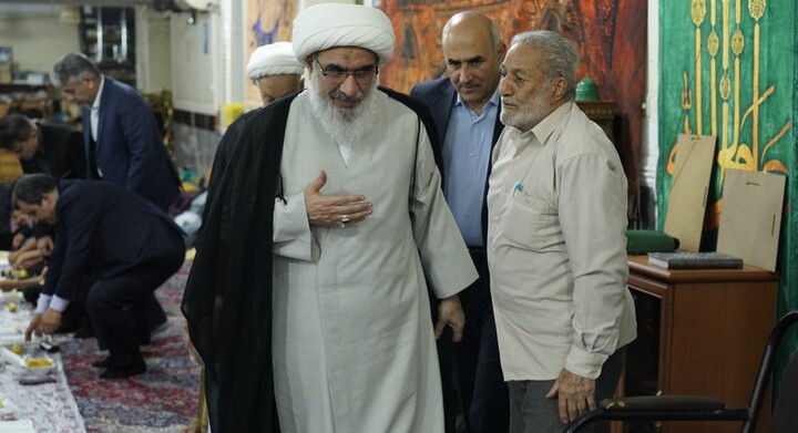 تصاویر/ حضور امام جمعه بوشهر در جمع معتکفین