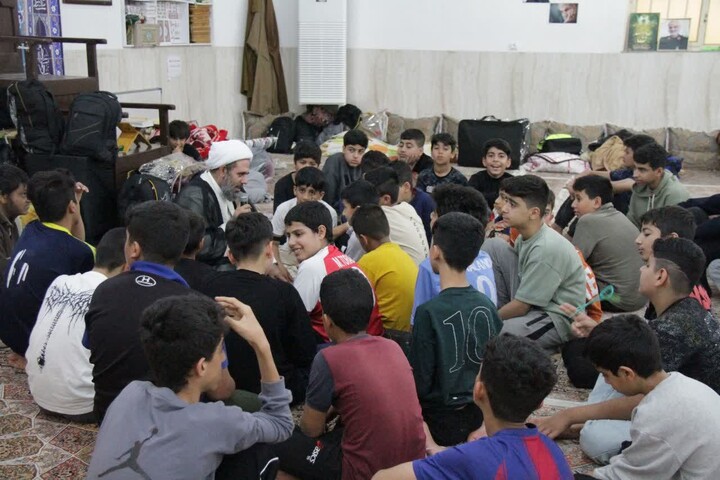 تصاویر/ حضور مدیر حوزه علمیه بوشهر در جمع معتکفین چغادک