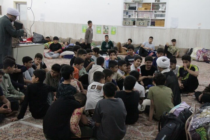 تصاویر/ حضور مدیر حوزه علمیه بوشهر در جمع معتکفین چغادک