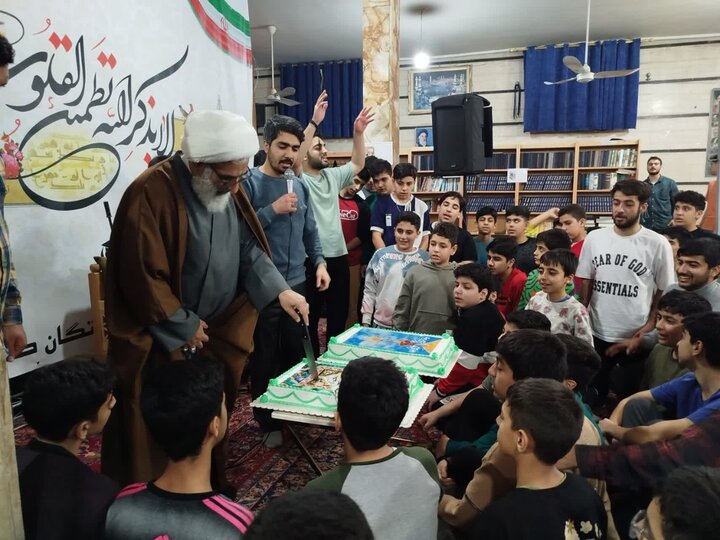 تصاویر/ حضور امام جمعه ورامین در جمع معتکفین