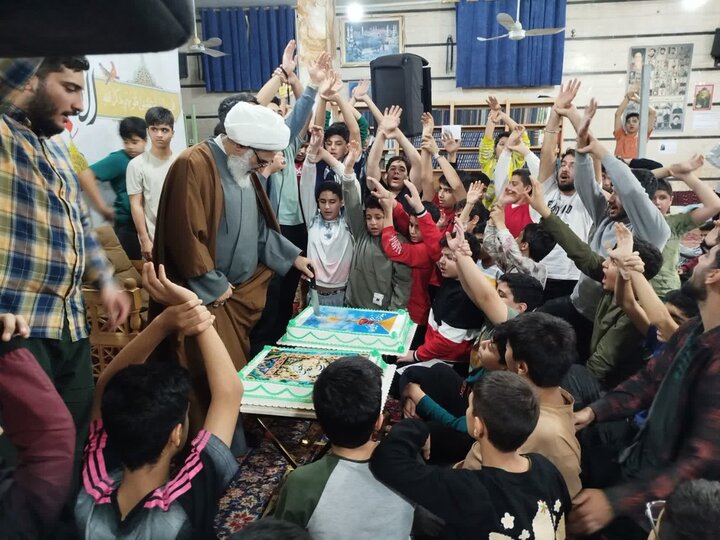 تصاویر/ حضور امام جمعه ورامین در جمع معتکفین