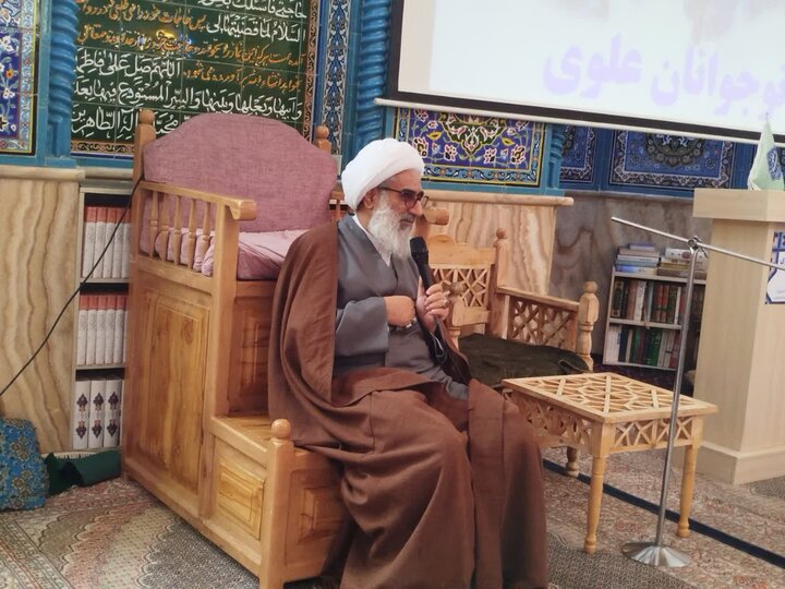 تصاویر/ حضور امام جمعه ورامین در جمع معتکفین