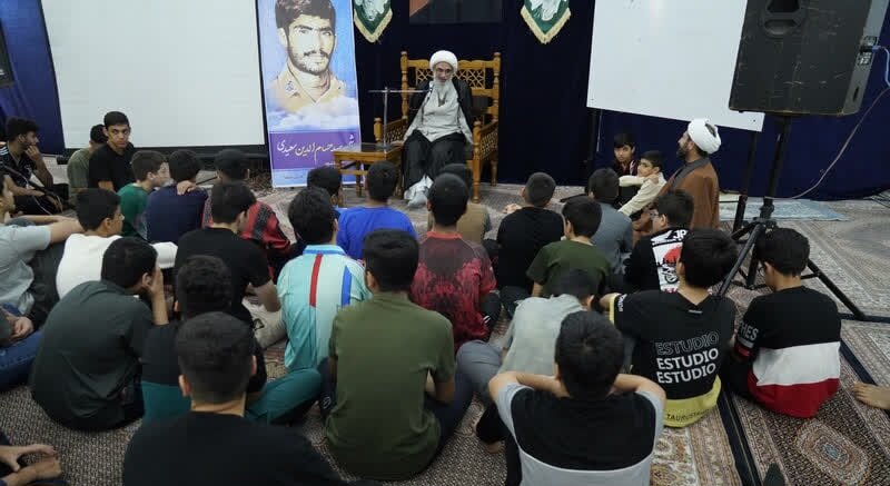 فیلم| حضور امام جمعه بوشهر در جمع دانش آموزان معتکف بوشهر