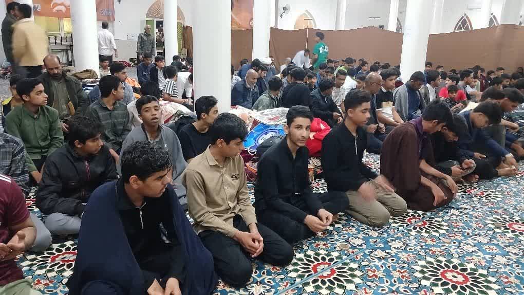 مسجد، پاتوقی برای آسمانی شدن ؛گزارشی از اعتکاف مسجد نور شهر سندرک