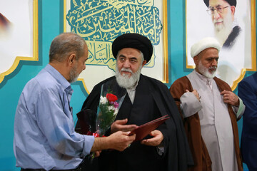 تجلیل از پدران شهدا در محفل قرآنی مسجد مقدس جمکران