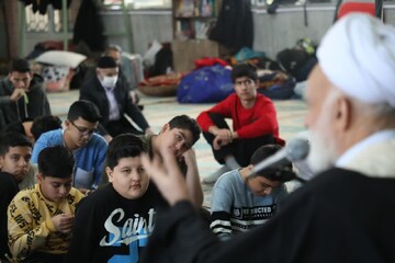 تصاویر/ حضور نماینده ولی‌فقیه در استان مرکزی در جمع معتکفین دانش آموزی