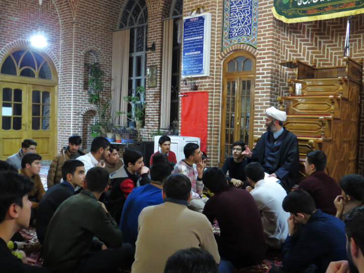 تصاویر / برگزاری اعتکاف طلاب خوی در مسجد حاجی بابای این شهر