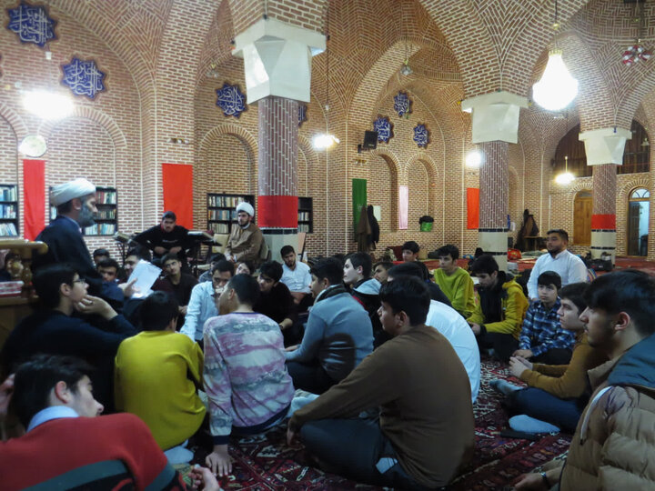تصاویر / برگزاری اعتکاف طلاب خوی در مسجد حاجی بابای این شهر