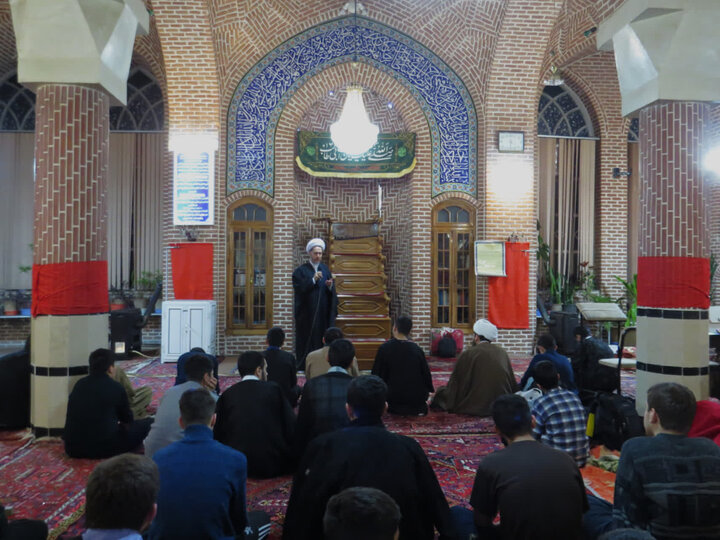 تصاویر / برگزاری اعتکاف طلاب خوی در مسجد حاجی بابای این شهر