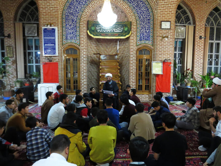 تصاویر / برگزاری اعتکاف طلاب خوی در مسجد حاجی بابای این شهر